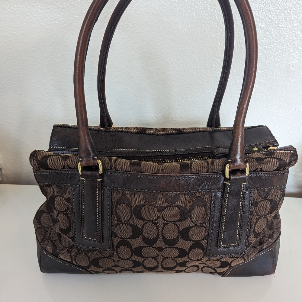 Vintage Coach Hampton turn lock tote! GUC! No tears, rips, or holes! Model 11063 - Picture 7 of 14